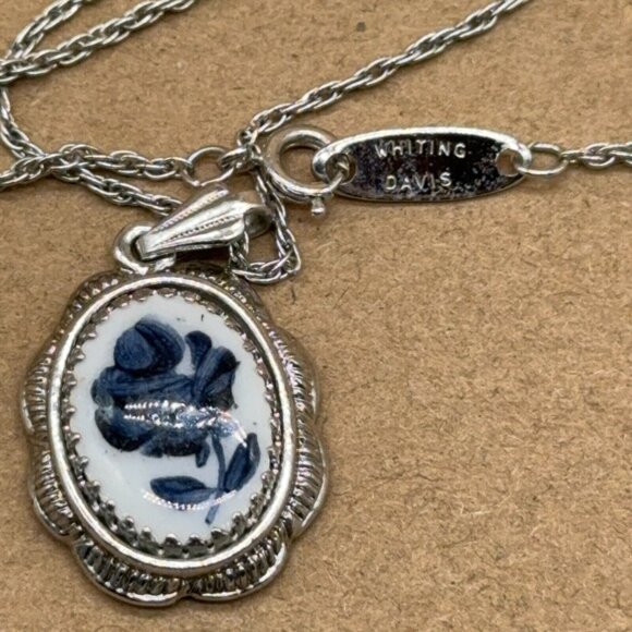 Vintage Whiting & Davis Silver Tone Porcelain Blue Flower Pendant Necklace 19" - Picture 3 of 7